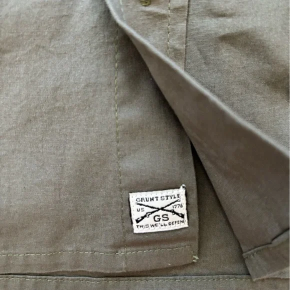 Grunt Style, button down, short sleeve shirt. Very Good Condition! Army Green. - Picture 7 of 11